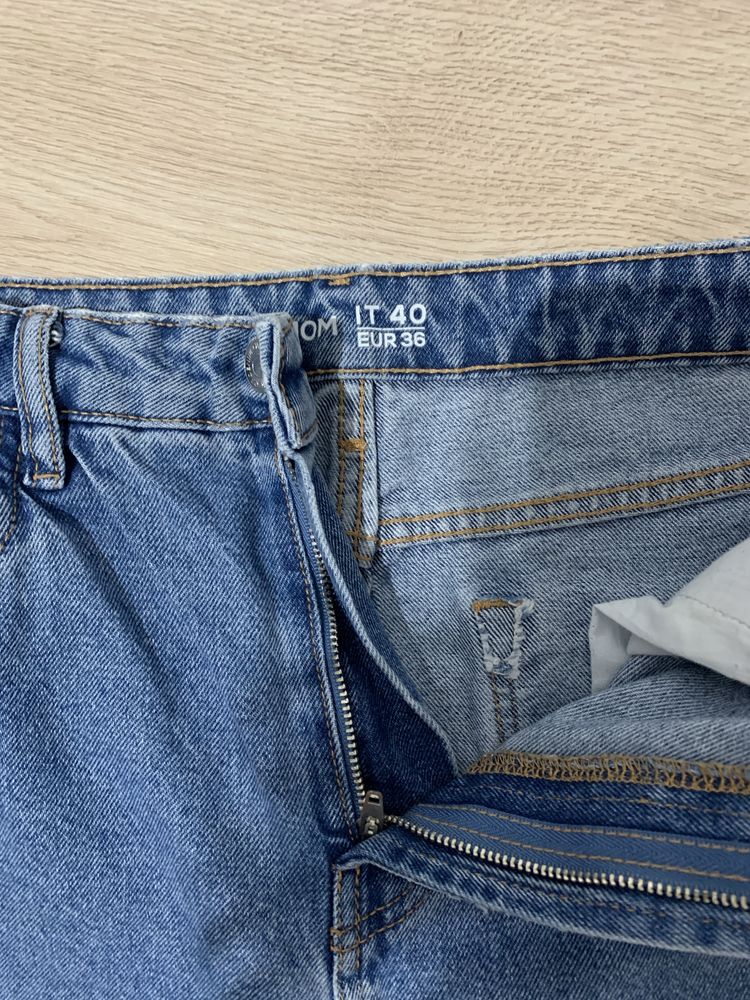 Blugi mom fit.
