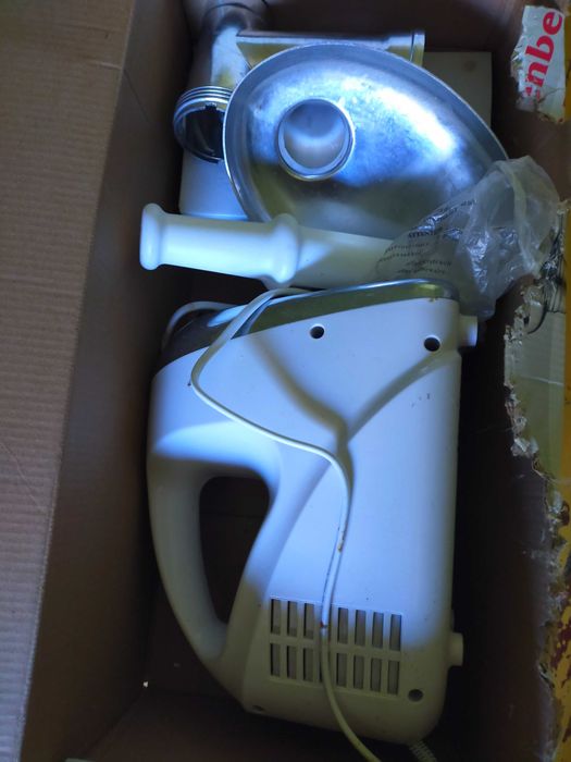 Электромясорубка продам