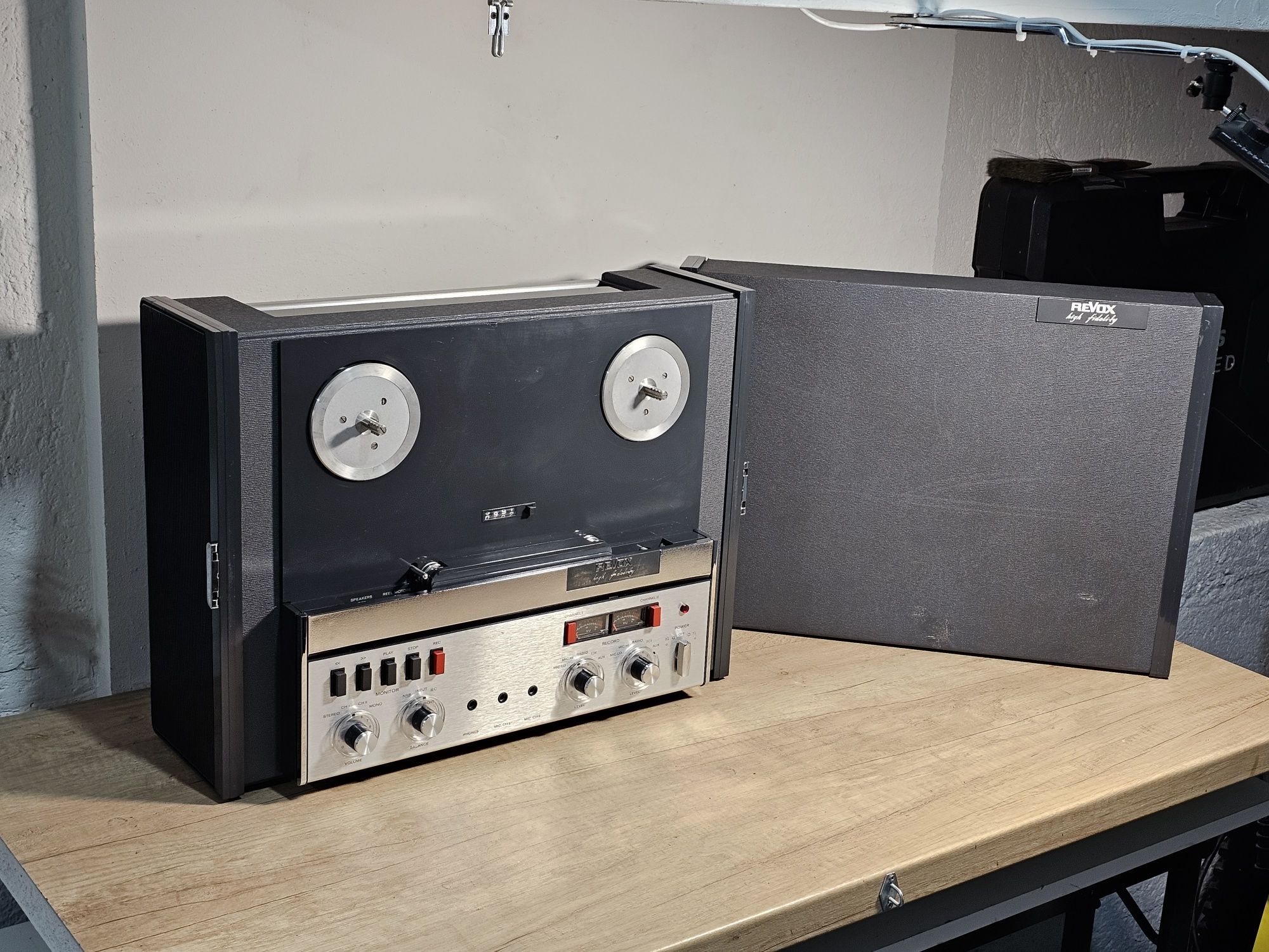 Magnetofon REVOX A77, cu boxe amplificare, 2 piste ,vintage hi-fi i