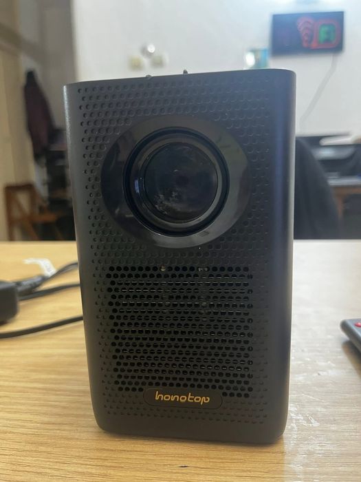 Videoproiector, usor de transportat, la tara, la chaping, etc. 400 lei