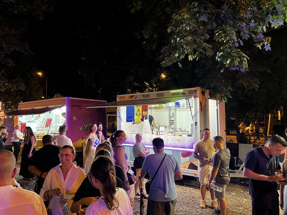 Rulota food truck clatitarie de vanzare