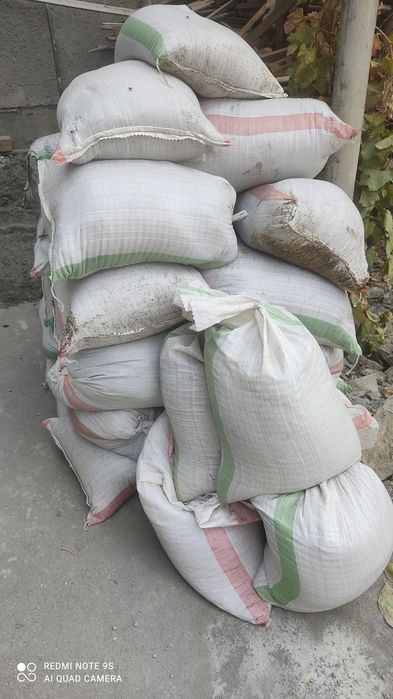 Қора қум халтали арзонга беривораман