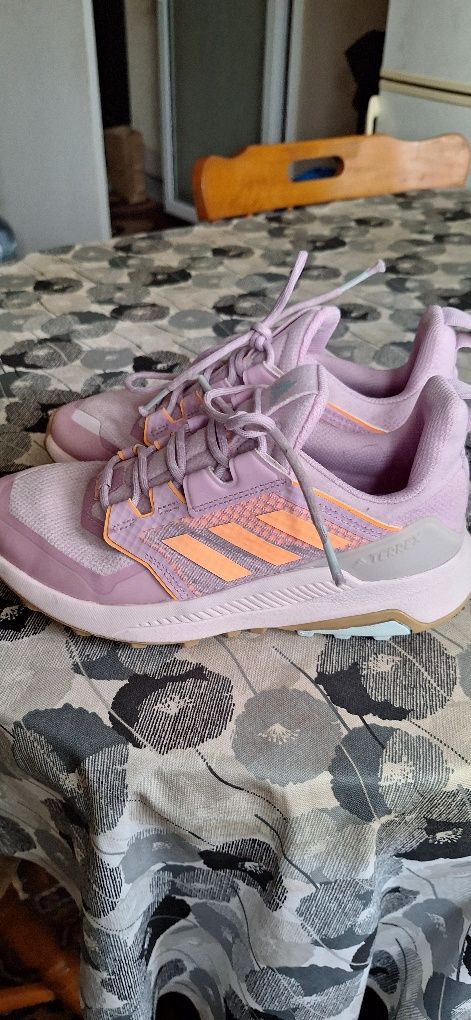 Маратонки Adidas 38  номер