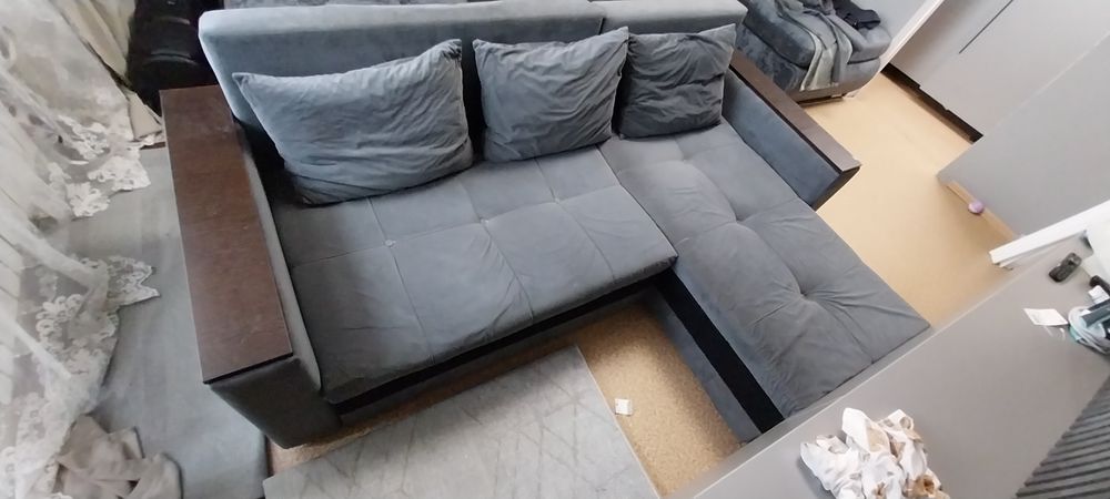 Продаю диван серого цвета