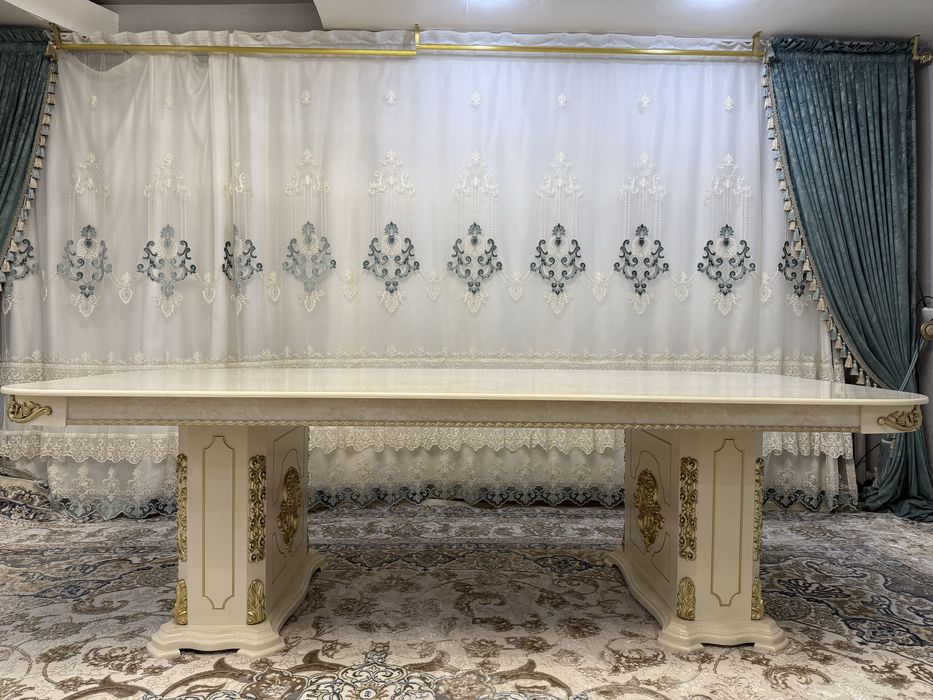 Продается стол со стульями