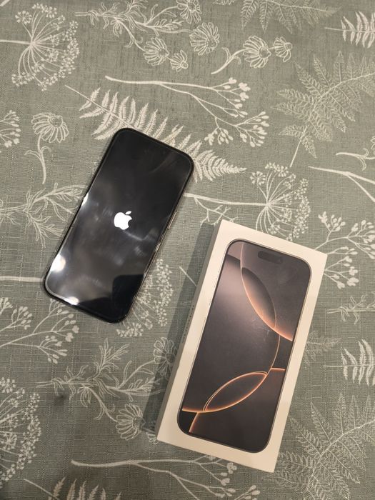 Iphone 16 pro gold