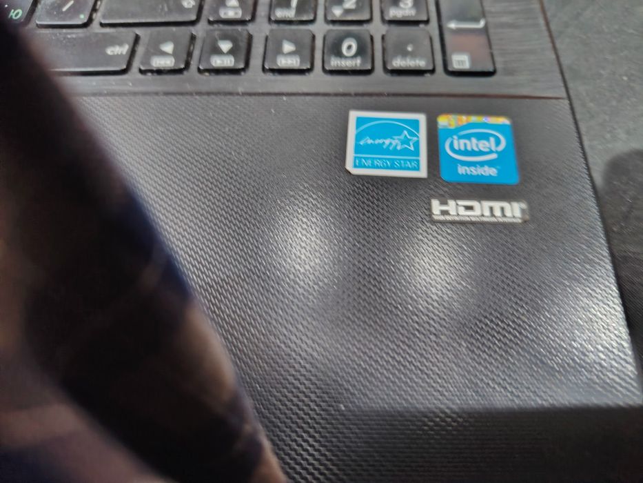 Noutbuk sotiladi Asus