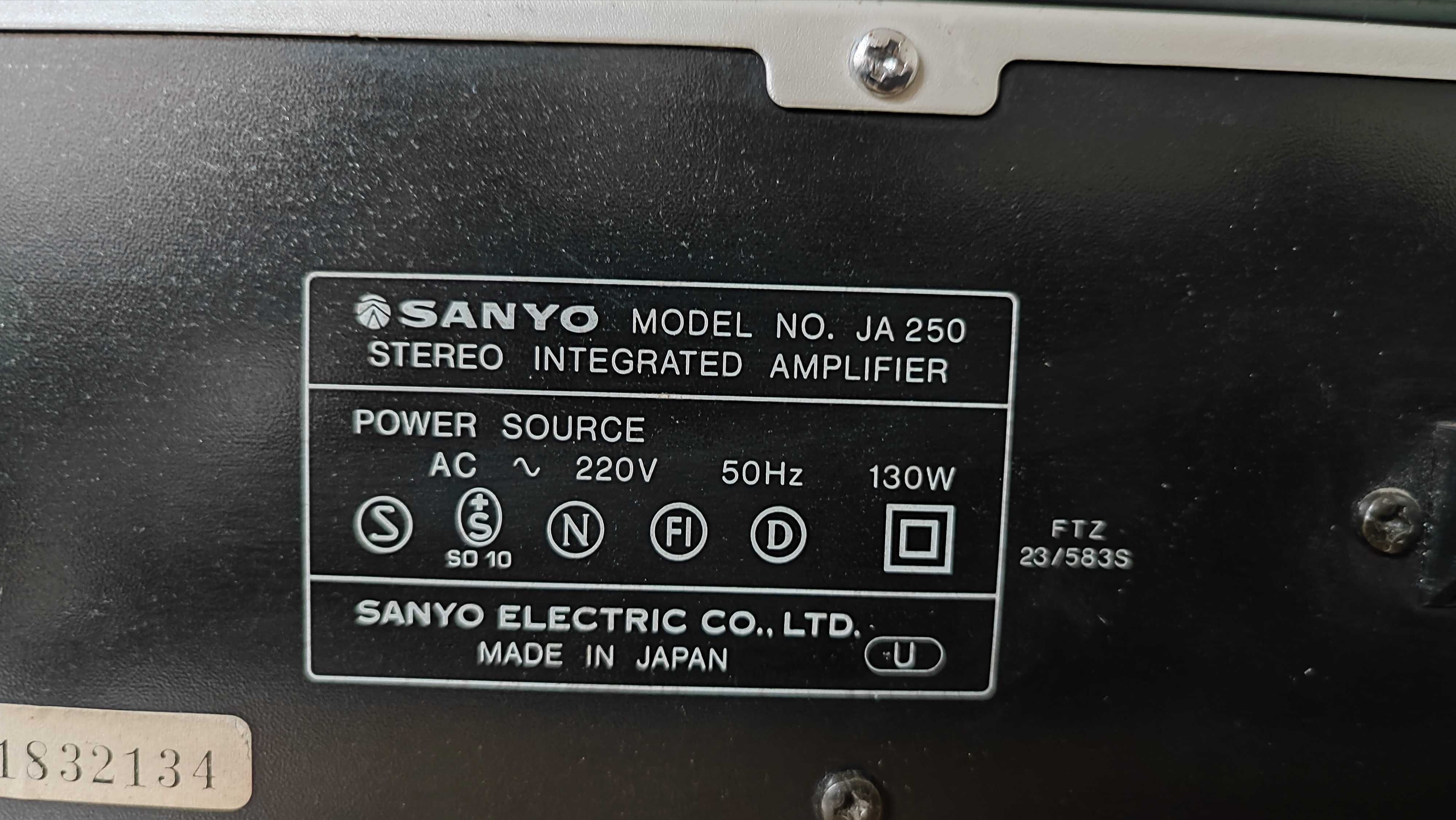 Продавам усилвател със тунер SANYO JA250 и SANYO JT260L