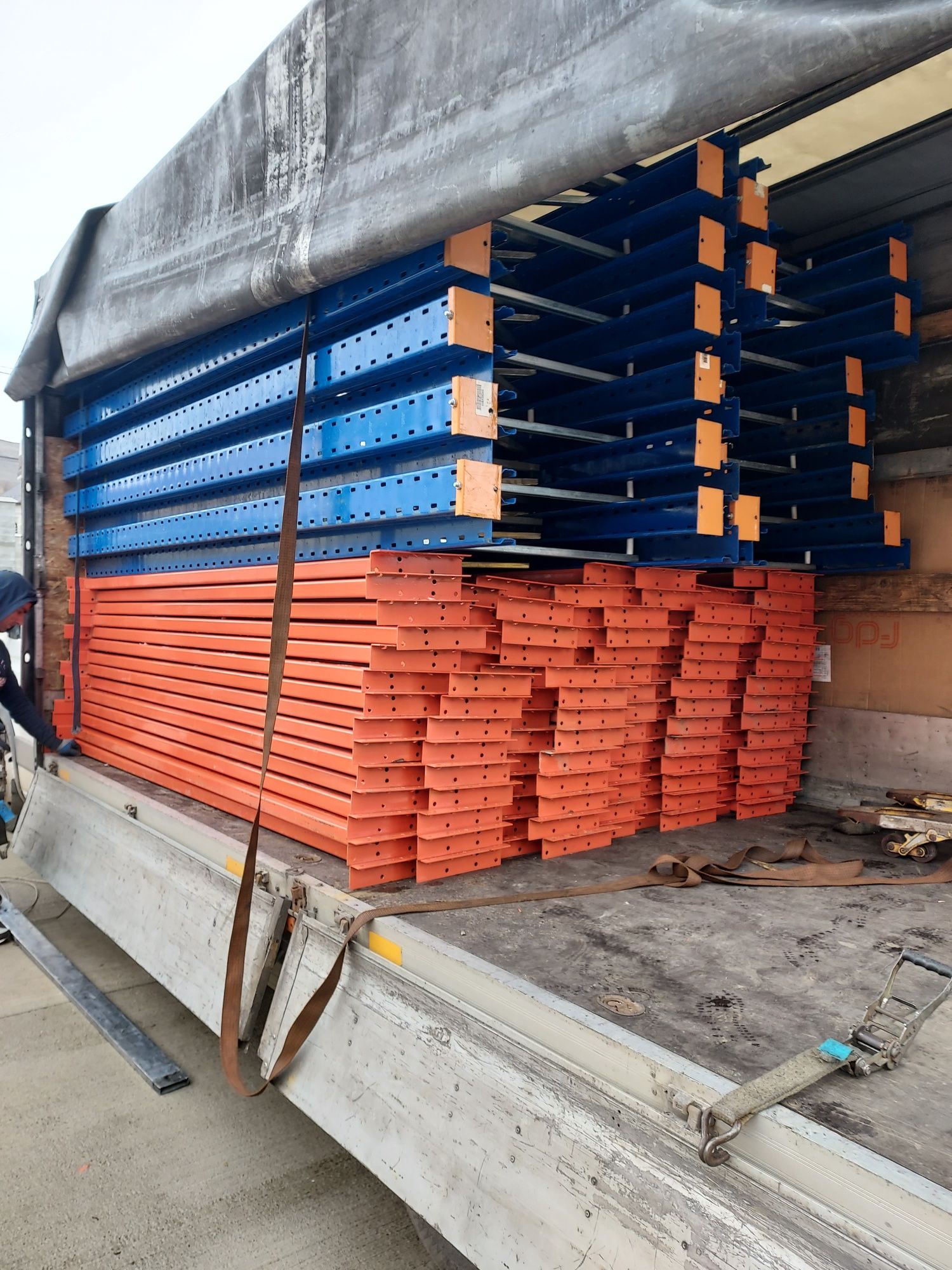 Rafturi metalice 27