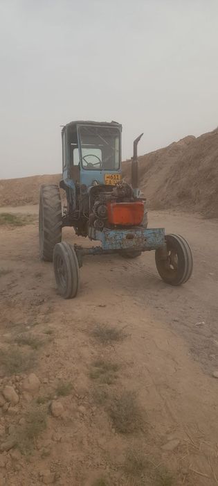 T28 traktor sotiladi