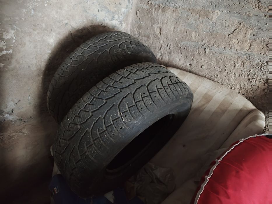 Зимние шины б/у hankook 285/65/17