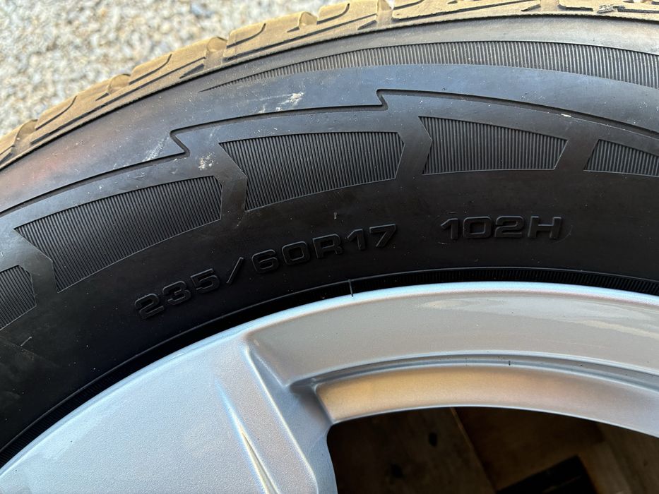 235/60/17 Дънлоп Зимни