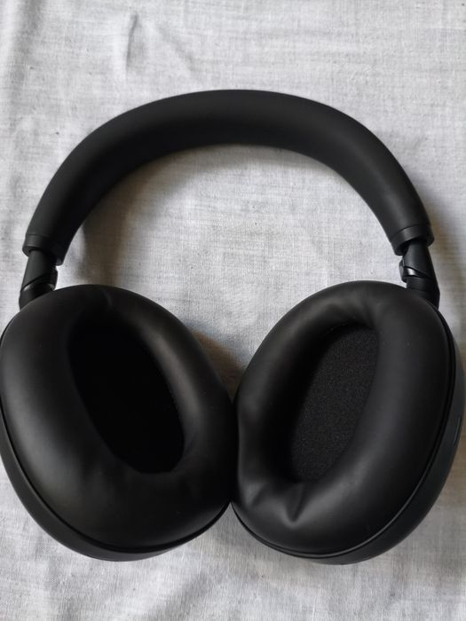Продавам слушалки Sony WH-1000XM6