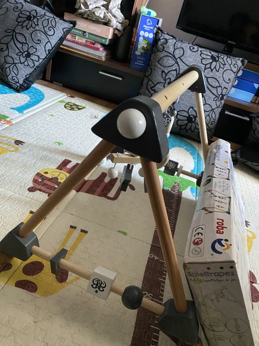 Trapez joaca bebelusi