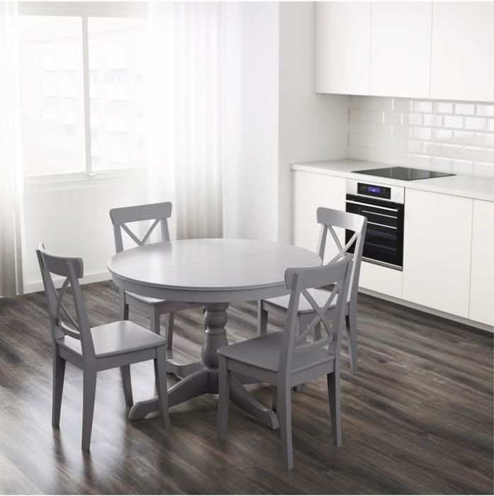 Set masa gri si scaune albe Ikea