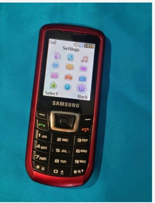 Telefon cu butoane cu încărcător original