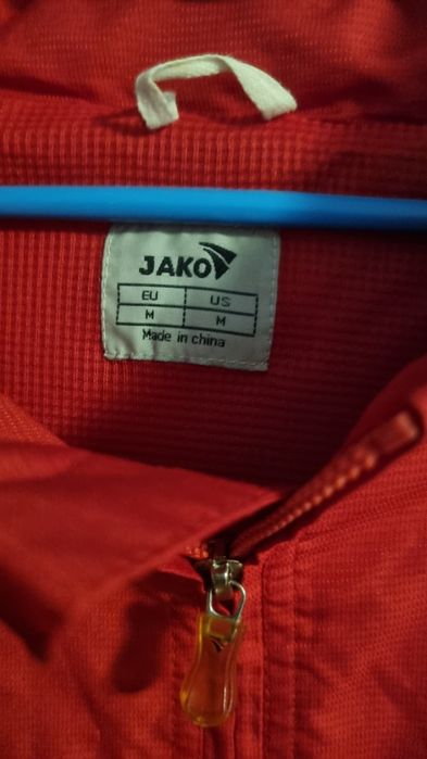 Спортно яке червено