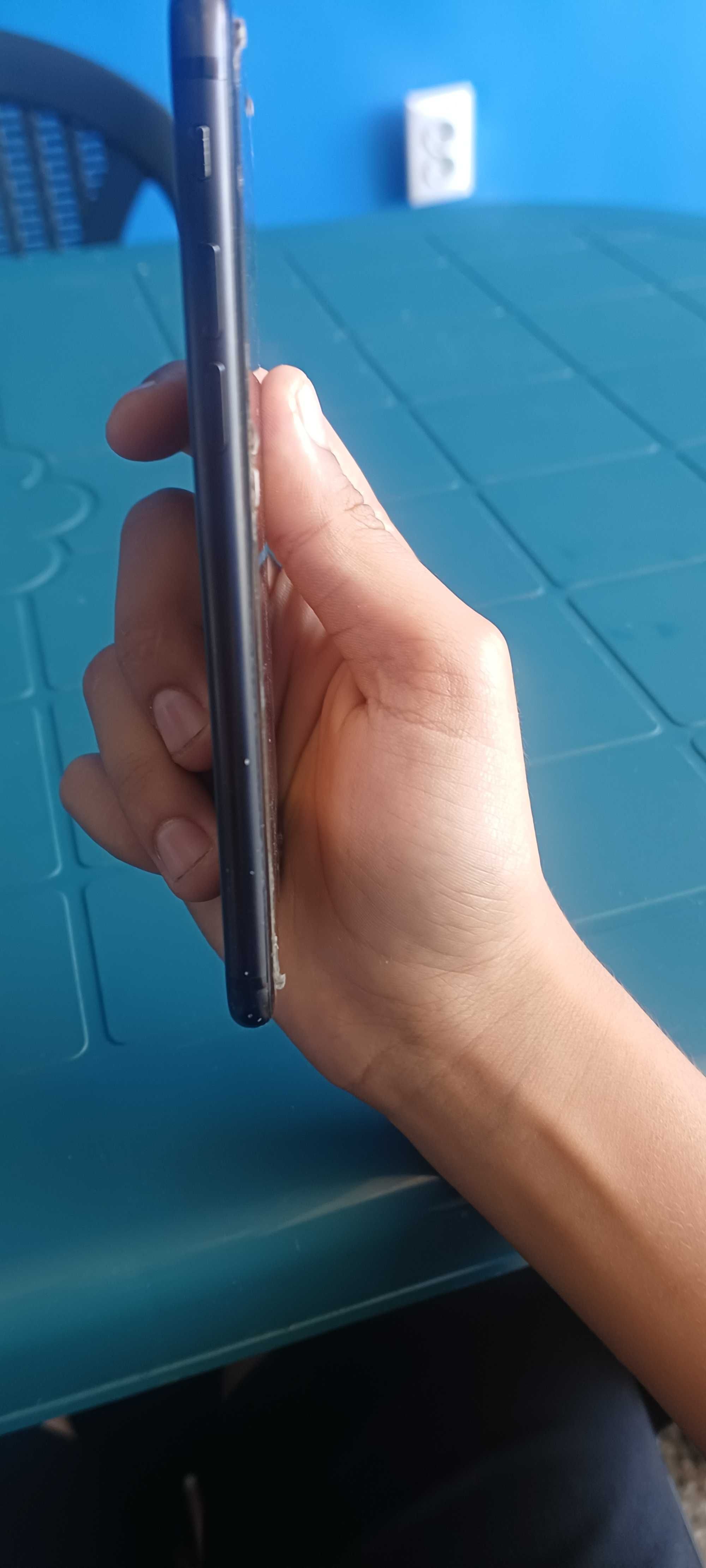 Продавам iphone 7