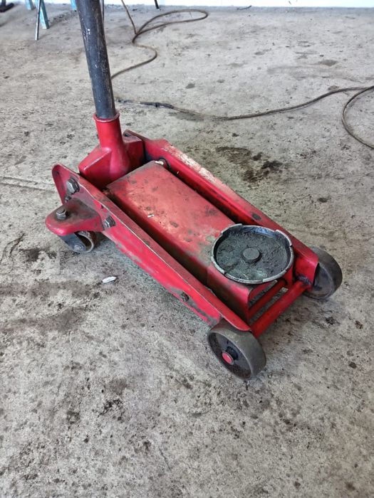 Домкрат 25 000 тенге