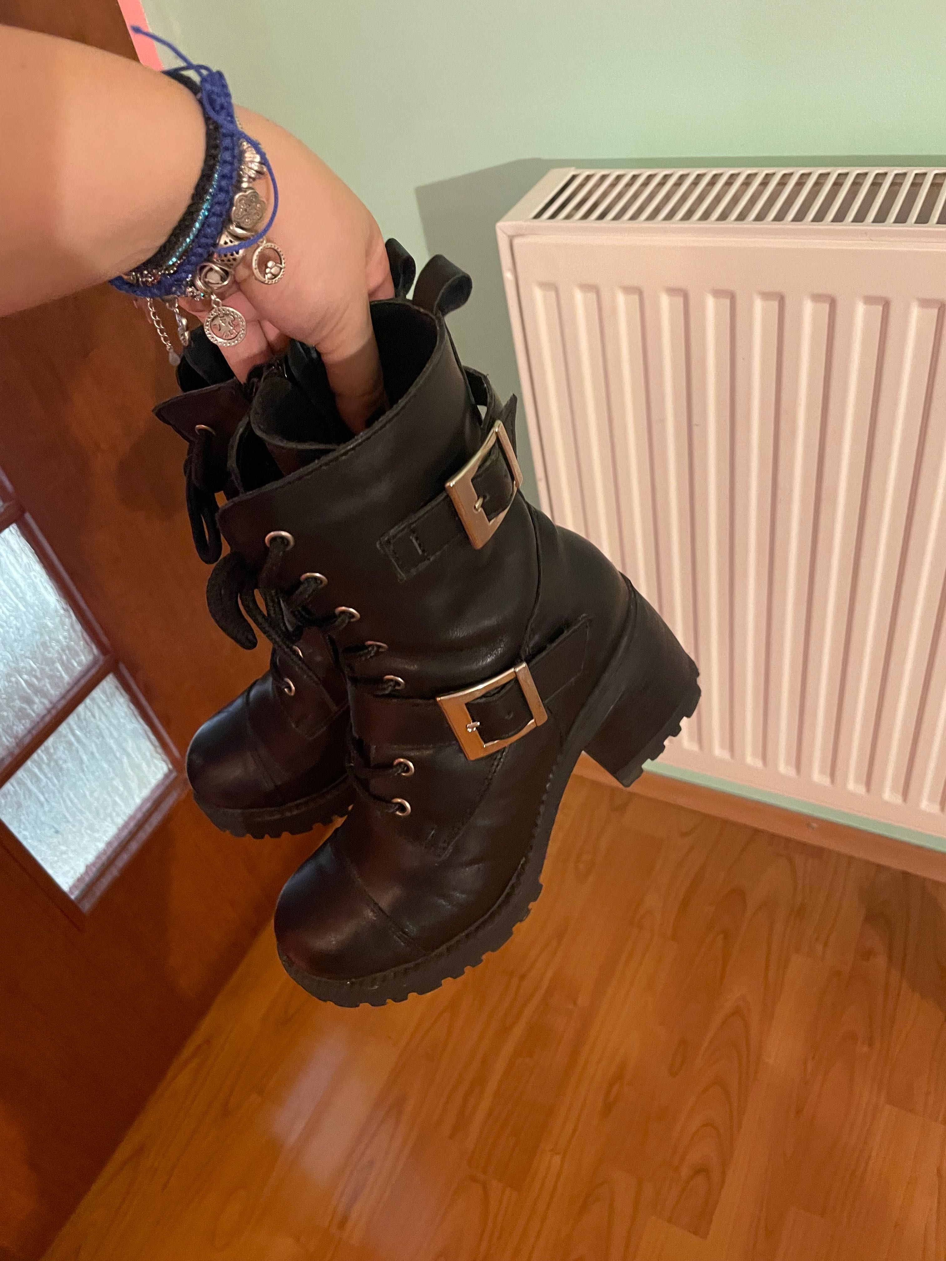 Botine cu toc din piele negre