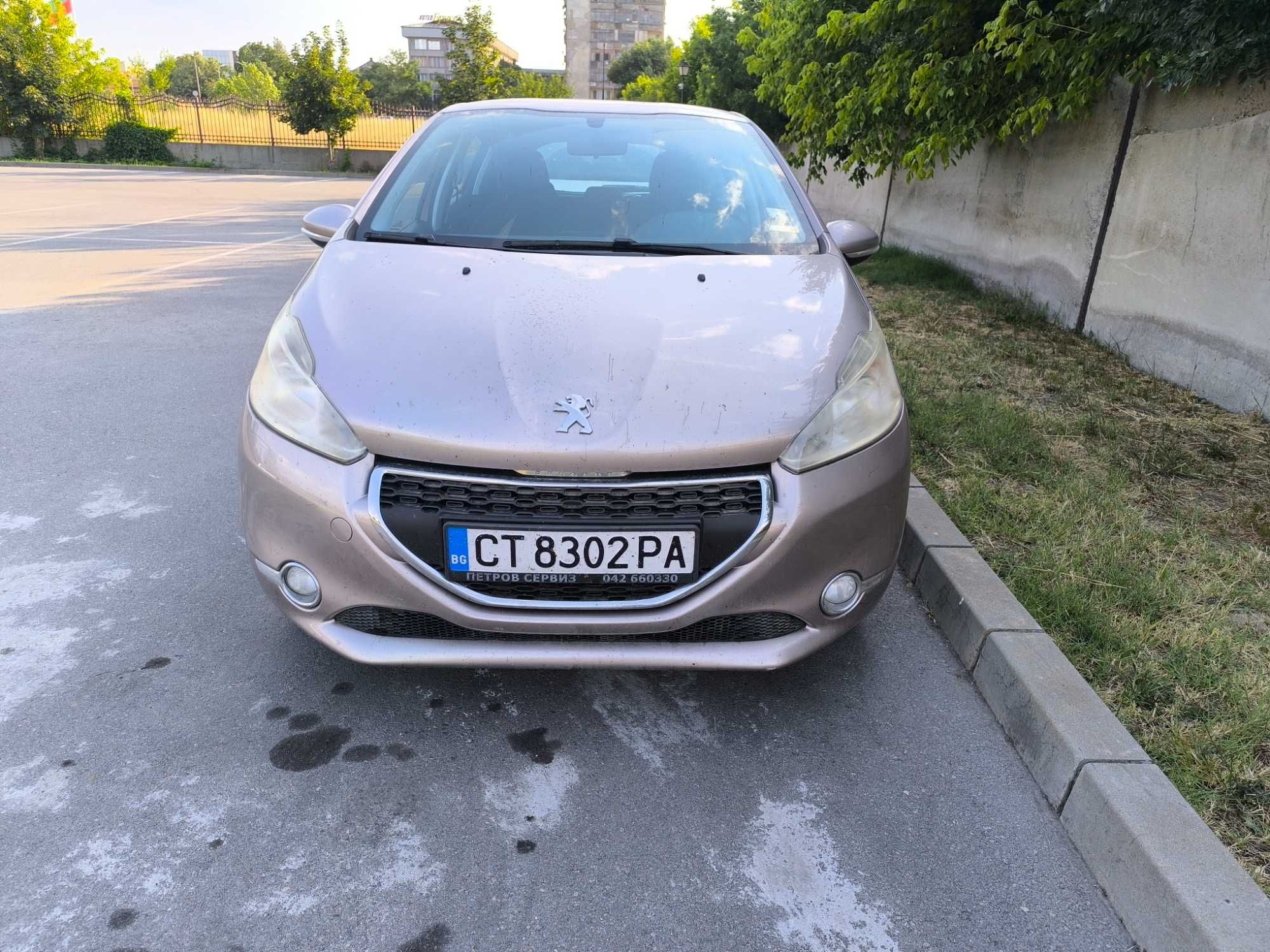 Пежо 208 бензин  2013 г