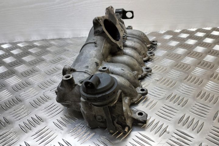 Galerie admisie  cu clapete 2.0 tdi 03g129713h Audi A4 B7