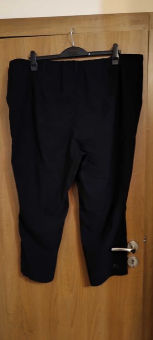 Ластичен панталон,голям размер с ластик и апликация в долната част.