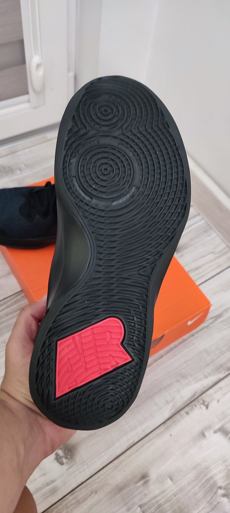 Маратонки Nike AIR Versitle III
