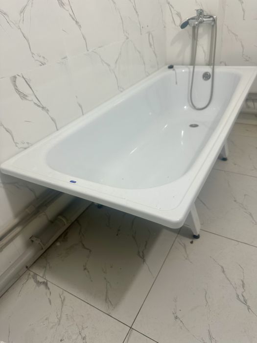 Продается новая ванная, раковина с пьедесталом и унитаз