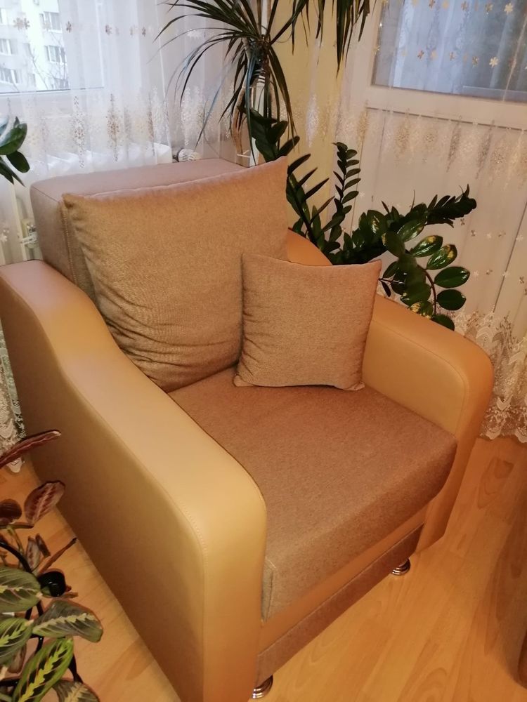 Vand canapea extensibila si doua fotolii