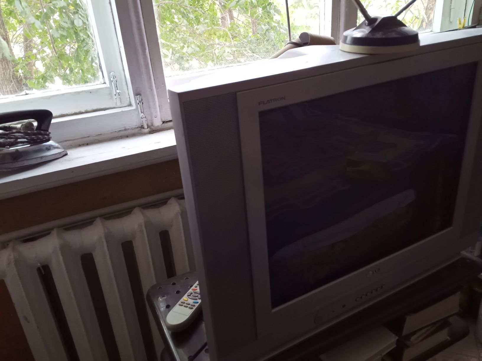 Телевизор LG - 19000тг  с приставкой