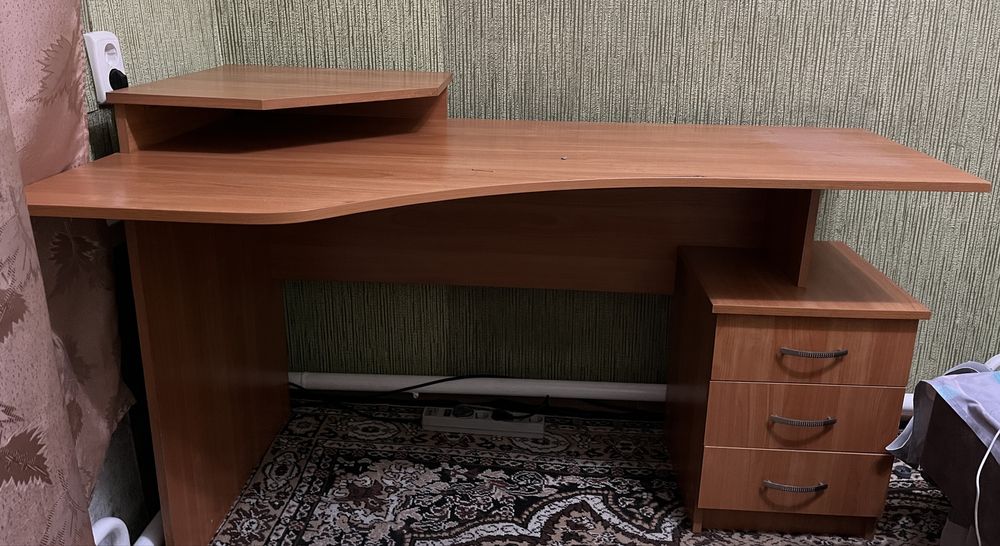 Стол компьютерный