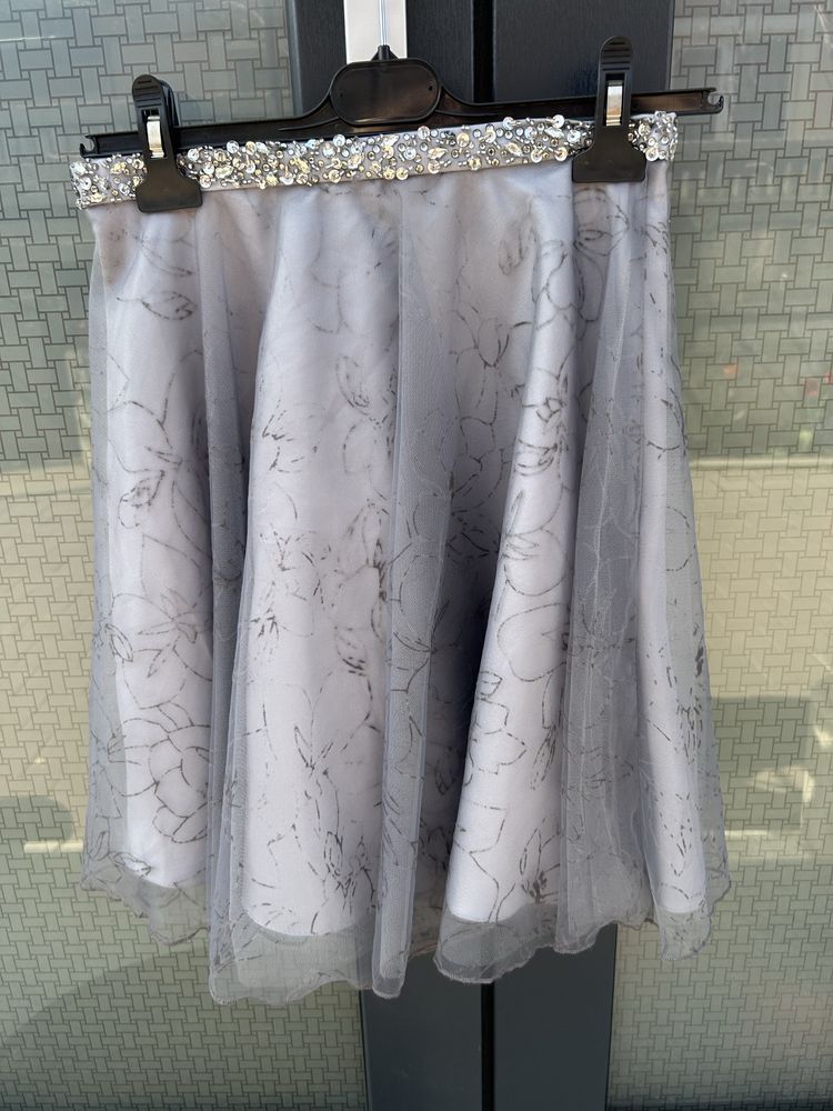 Compleu elegant Laona – top cu paiete & fustă cu talie decorativă