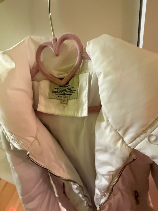 Vând geaca albă bună