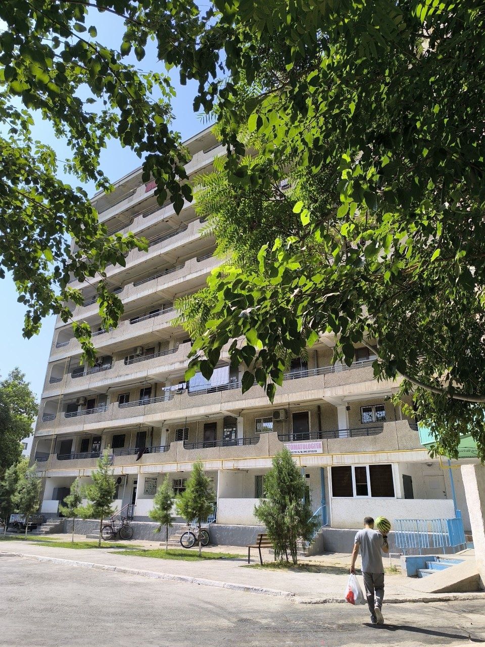 Продаётся квартира 2 комнаты в 10мик.