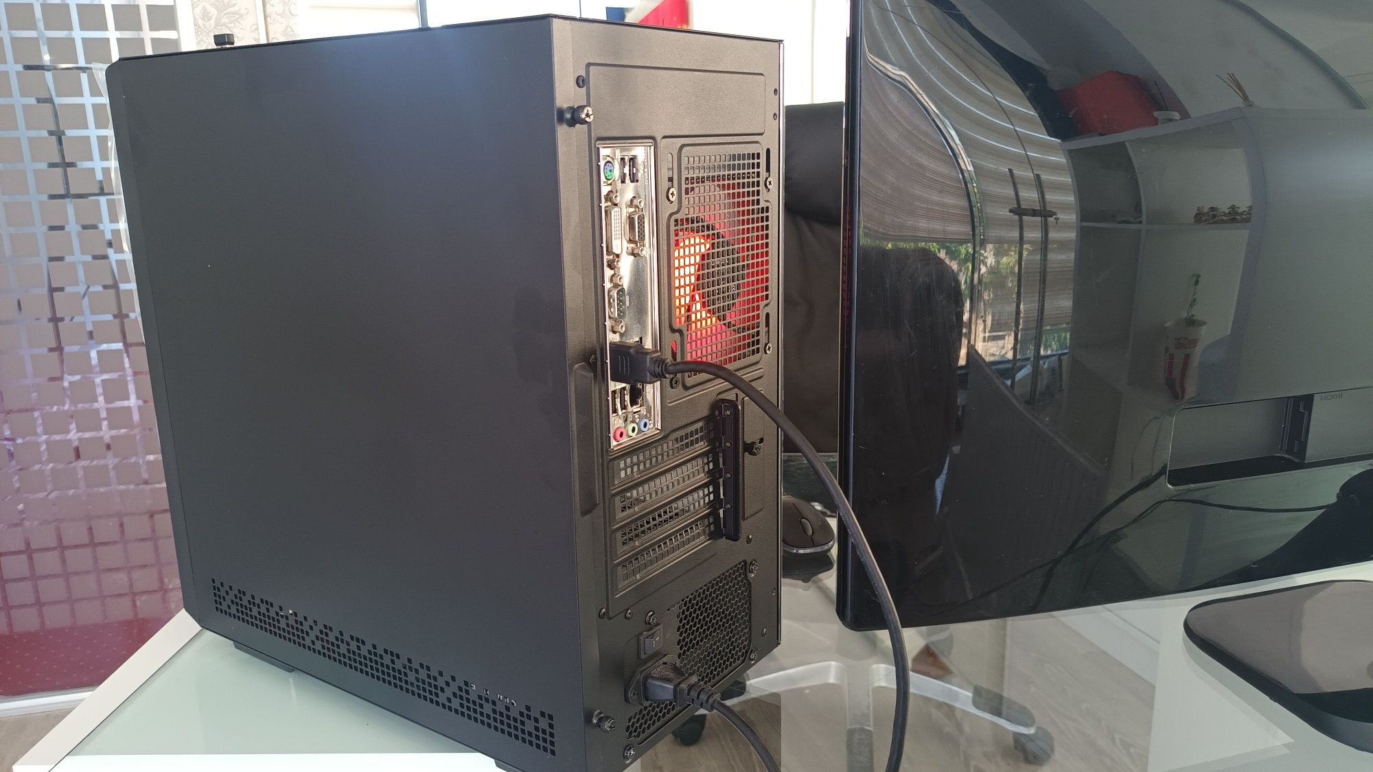 Vand PC I7 8700k 16gb Kingston DDR4 Carcasa Noua DeepCool