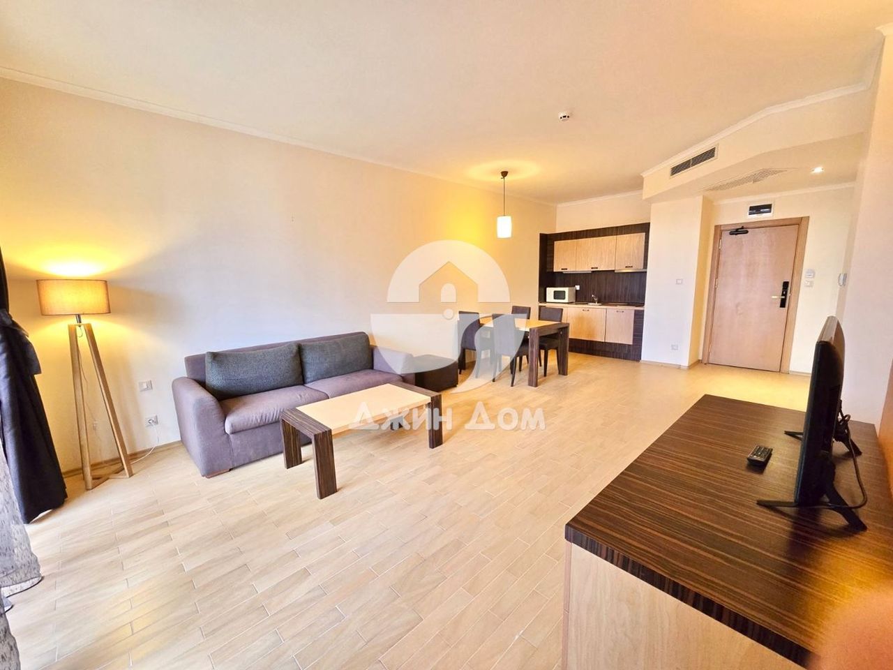 Продава се Двустаен апартамент в к.к. Слънчев бряг - 84 кв.м за 1012 €/кв.м - Снимка #3