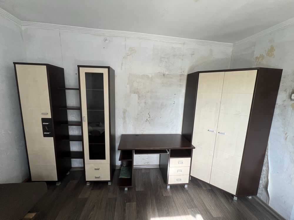 В продаже 2 шкафа со столом