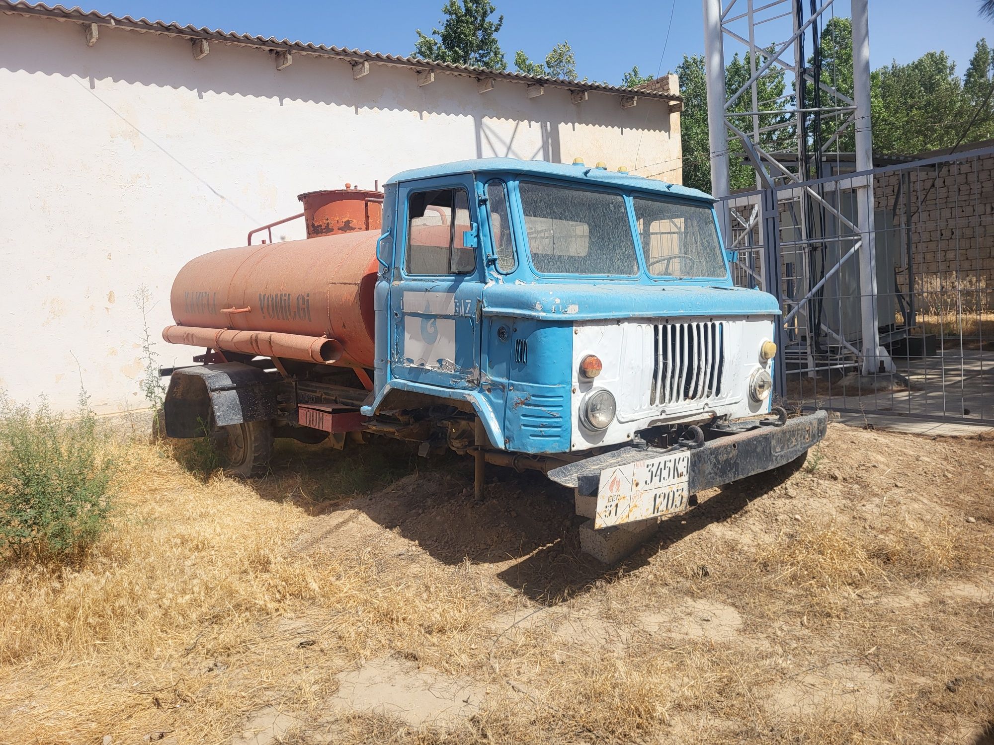 Gaz 66 Benzavoz sotiladi.