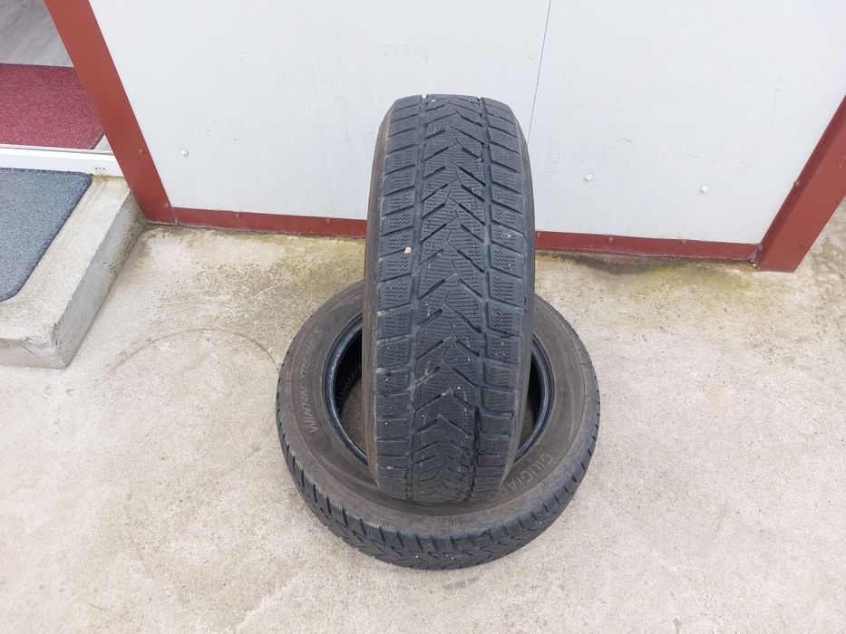 100 lei bucata! Doua anvelope M+S 215 60 17 Vredestein