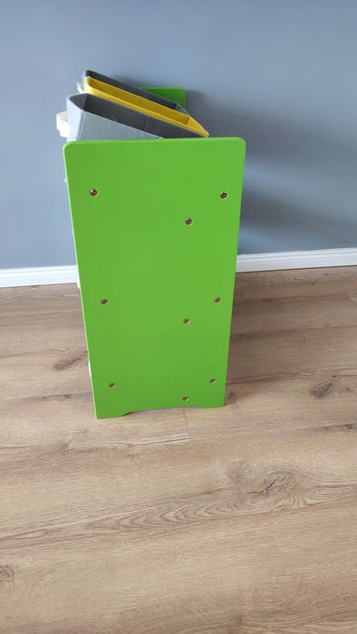 Дървена детска етажерка