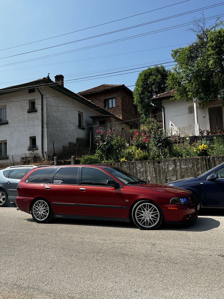 На части Volvo V40 1.9D 95кс