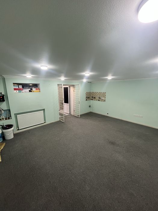 Сдается в аренду 30 квадратов вдоль дороги