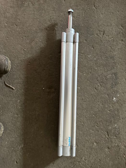 Cilindru pneumatic festo