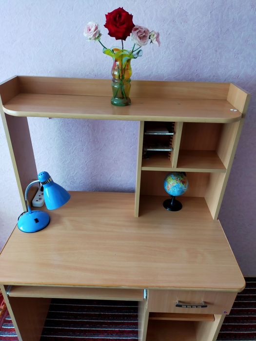 Стол письменный школьный