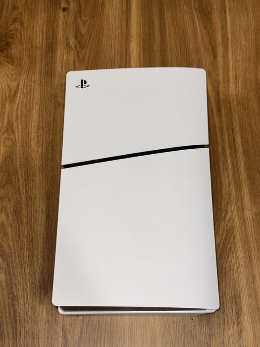 Конзола PlayStation 5 - Disc Edition с два контролера