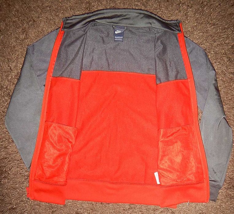 Trening Nike. Marimea 158(13-15 ani)-Copii. Nou.