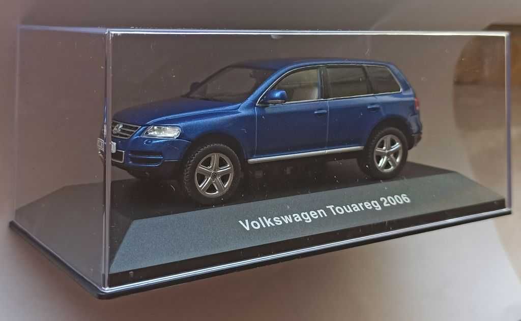 Macheta Volkswagen VW Touareg MK1 7L 2006 albastru - IXO/Altaya 1/43