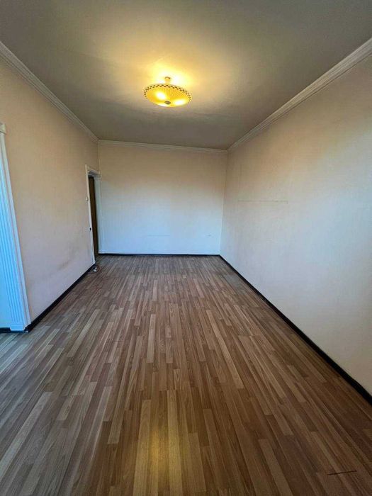 Чиланзар 11-кв, 1/4/4, балкон 1,5х3 Средний ремонт