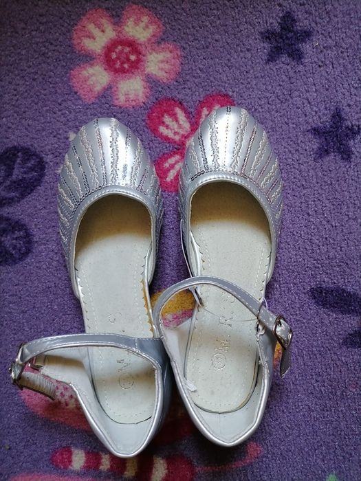 Pantofi argintii mărime 31(19,5 cm interior)